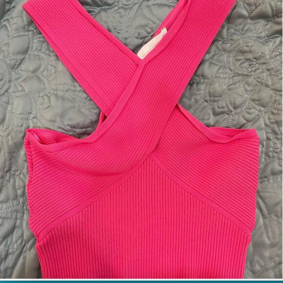 HOT PINK CROP TOP - Picture 3 of 3